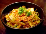 ピリ辛『豚キムチ丼』(丼ぶり・唐揚げ専門店【まんまん】)