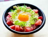 月見 満月ドン！！（【ご飯大盛無料！】中央市場直送 海鮮丼 つくし）