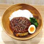 こってりゴマ塩ハンバーグディッシュ(ハンバーグ約190g、ライス約200g、スピナッチ、ハーフフレーバーエッグ)（お肉屋さんの本気ハンバーグ！）