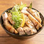 葱塩チキン丼（和洋レストラン 岩崎）