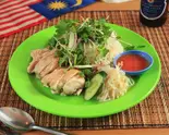 薬味8種のせマレーシア鶏飯(蒸し) Malaysian Chicken Rice with 8 Spices (Steamed)（マレーシア屋台料理 ちりばり 五反田本店）