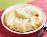 チーズナン（本格インド料理レストラン DESI TANDOOR B.B.Q. 日本橋店）
