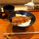 三重県産うなぎ「(小)鉄釜鰻丼」(うなぎ1/3尾・漬物・タレ・山椒付)（鉄・釜・鰻 ねどこ 南森町店）