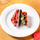 トリプルベリーケーキ（生牡蠣と牡蠣料理専門店オイスターズ）