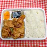 若鶏のからあげ弁当（お米とお弁当のしろやま）