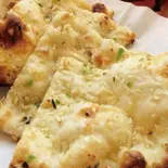 チーズガーリックナン/Cheese Garlic Nan（南インドエスニックレストランエローラパレス洗足池）