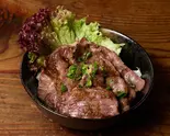 ハラミ＆ツラミ丼（厚切り牛タン食べ放題朧まつ塚本店）