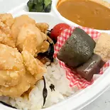 ハンガリー風 グャーシュビーフカレー 塩から揚げ2個(【お弁当・丼ものが人気】KITACOS CAFE&GARDEN)