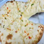 ガーリックチーズナンGarlic cheese Naan（アンビ）