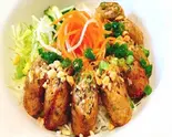 ブンチャージョー(揚げ春巻きのサラダ麺)（バインクオンナン）