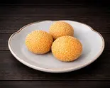 胡麻団子（麻辣烫＆米線専門 四川食堂 隅然）