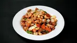 鶏肉のカシューナッツ炒め 腰果鸡丁（本格四川料理 聚友楼）