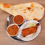 タンドリーチキン Leg 1ピース 2カレーTandoori Chicken Leg 1piece 2 curry  Rice or Nan（インド料理 ケバブ ＆ ビリヤニ ハウス Indian Restaurant Kebab ＆ Biryani house）