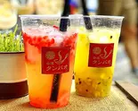 ストロベリーティー(ナタデココ入り)  Iced Strawberry Fruit Tea with nata de coco（台湾タンパオ 三宮生田ロード店）