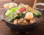 【ぷるぷる美肌】コラーゲンボール付き『国産牛もつ』黒もつ鍋（博多名物 赤もつ屋 里中町3丁目）