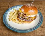 227gベーコンチーズエッグバーガーBACON CHEESE EGG BURGERフレンチフライSサイズ付き With French fries S size（BURGERLION MEAT CRUSADERS）