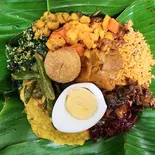 スリランカカレーのバナナリーフ包み Sri Lankan Curry Wrapped in Banana Leaves（Apsara Restaurant＆Bar）