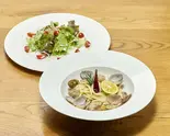 白ワインとフレッシュバジル香る風味豊かなあさりのボンゴレビアンコ生パスタ+サラダ付(SHELTY CAFE シェルティーカフェ)