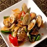 アサリのガーリック炒め Stir fried Clams Garlic(タイ・インド料理のお店 ALMOND TREE)