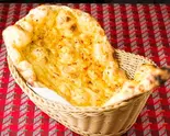 ガーリックナン Garlic Naan（ススムダイニング）