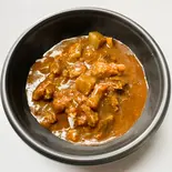 牛すじカレー丼大盛 ご飯大盛、ルー大盛（京都九条ねぎ100使用 おねぎはん）