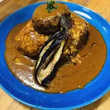 ハンバーグと茄子のカレー（たびたび）