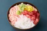 イカ・鮪・ねぎとろ3種丼 Squid Maguro Negitoro Bowl（ネギトロ＆海鮮ユッケ丼 ととたま 西新井店）