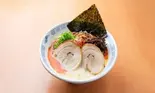 【特製のピリ辛味噌】【赤】博多豚骨らーめん〈替え玉無料＆薬味無料〉/Spicy Hakata Tonkotsu Ramen（博多ラーメン 一心堂）
