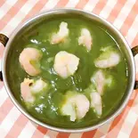 エビほうれん草カレーShrimps ＆ Spinach Curry（インド料理レストランスラジュ深井店）