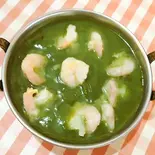 エビほうれん草カレーShrimps ＆ Spinach Curry（インド料理レストランSURAJ西田辺店）