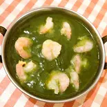 エビほうれん草カレーShrimps ＆ Spinach Curry（インド料理レストランSURAJ長居店）