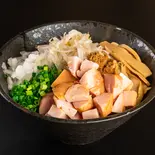 チャーシューマシ魚介豚骨油そば Seafood and Pork Bone Abura Soba with Extra Chashu Pork（魚介豚骨まぜそば 漁夫の利 久米川店 Seafood and Pork Bone Mazesoba Gyofunori Kumegawa）