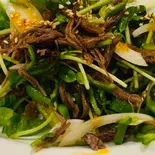 ラム肉と豆苗の西安風和え（馮記 西安刀削麺酒楼）