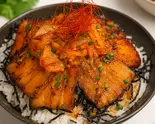 【キムチ】自家製ダレの炙り豚丼 (Kimchi) Grilled Pork Rice Bowl（炙り豚丼香ばし屋 名楽町店）