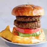 ダブルパティバーガー&フライドポテト(9 Hamburger & Dining Bar)
