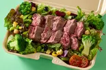 【高タンパク】ハラミステーキのパワーサラダ Harami Steak Salad（ワイルドステーキ＆ジム飯 ブロビー 下北沢店）