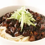 韓国風ジャージャー麺 짜장면（チキンなら）