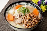 納豆入り豚汁（具だくさん豚汁 まんぷく豚兵衛）