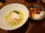 さっぱりとした塩味スープ麺とミニ麻婆飯(HACHI)