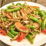 辣椒炒小鱼干(干し魚のピり辛炒め)（中国料理 壺家大排档）