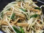 豚肉とモヤシとニラあんかけ硬い焼きそば（客来香）