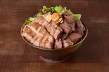 厚切り牛タン＆カットステーキの相盛りステーキ丼(200g)Beef Tongue ＆ Cut Beef Steak Bowl（肉テロ！肉たらしくてぎゅう 三軒家東1丁目店）