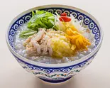 蒸し鶏のジンジャーかゆ（店内炊き上げ おかゆ専門店 粥餐庁(かゆさんちん) 新宿京王モール店）