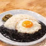 半熟目玉焼き黒カレー（アグー専門店 白いとんかつ 花ひらく 四ツ橋店）