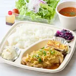 自家製ソースの激うま油淋鶏(スープ、サラダ付き)（Iron Base）