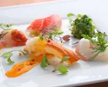 季節の厳選素材を使った4種類の前菜(たまご揚げサンドのお店)