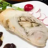 『若鶏のインボルティーニ』（欧州グルメ惣菜M MERCATO）