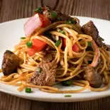 Tallarín Saltado de Carne/牛肉と野菜の醤油パスタ(赤玉ねぎ・トマト・コリアンダー)（Lima Grill ペルー料理）