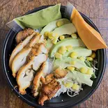 アボカドチキン丼 Avocado Chicken Don(ゴダワリアジアンレストラン&バー/Godawari)