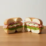 生ハムグリークサンド(【体質改善&ご褒美スイーツ!食物繊維たっぷりの米ぬかや”山形”の恵みを使った隠れ家カフェ】YAMAGATA BLEND CAFE)